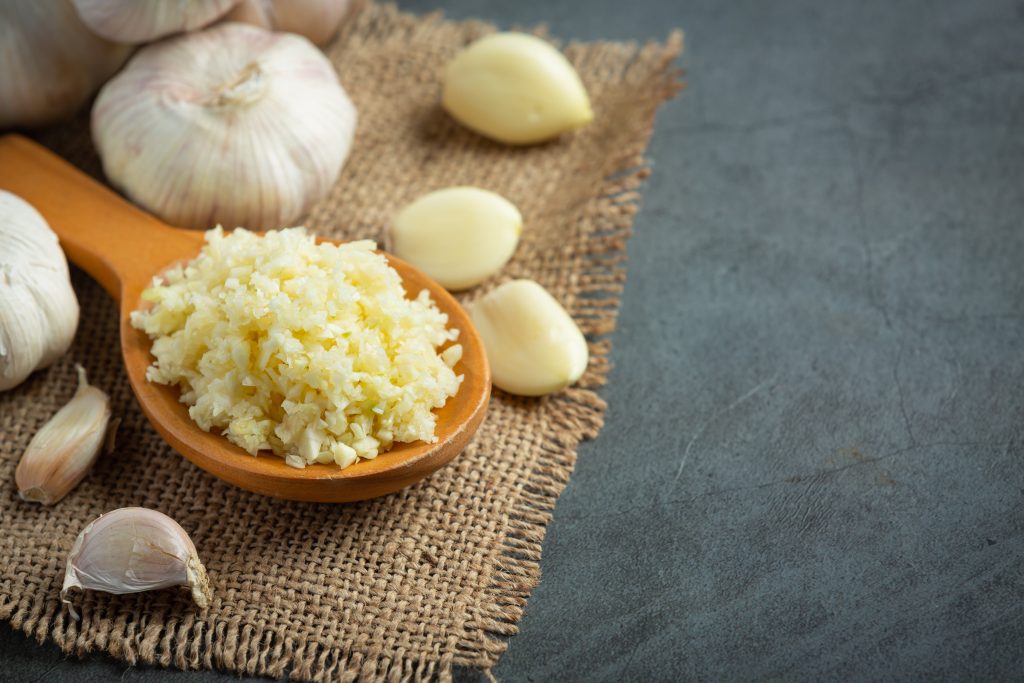 fresh raw garlic ready cook 1